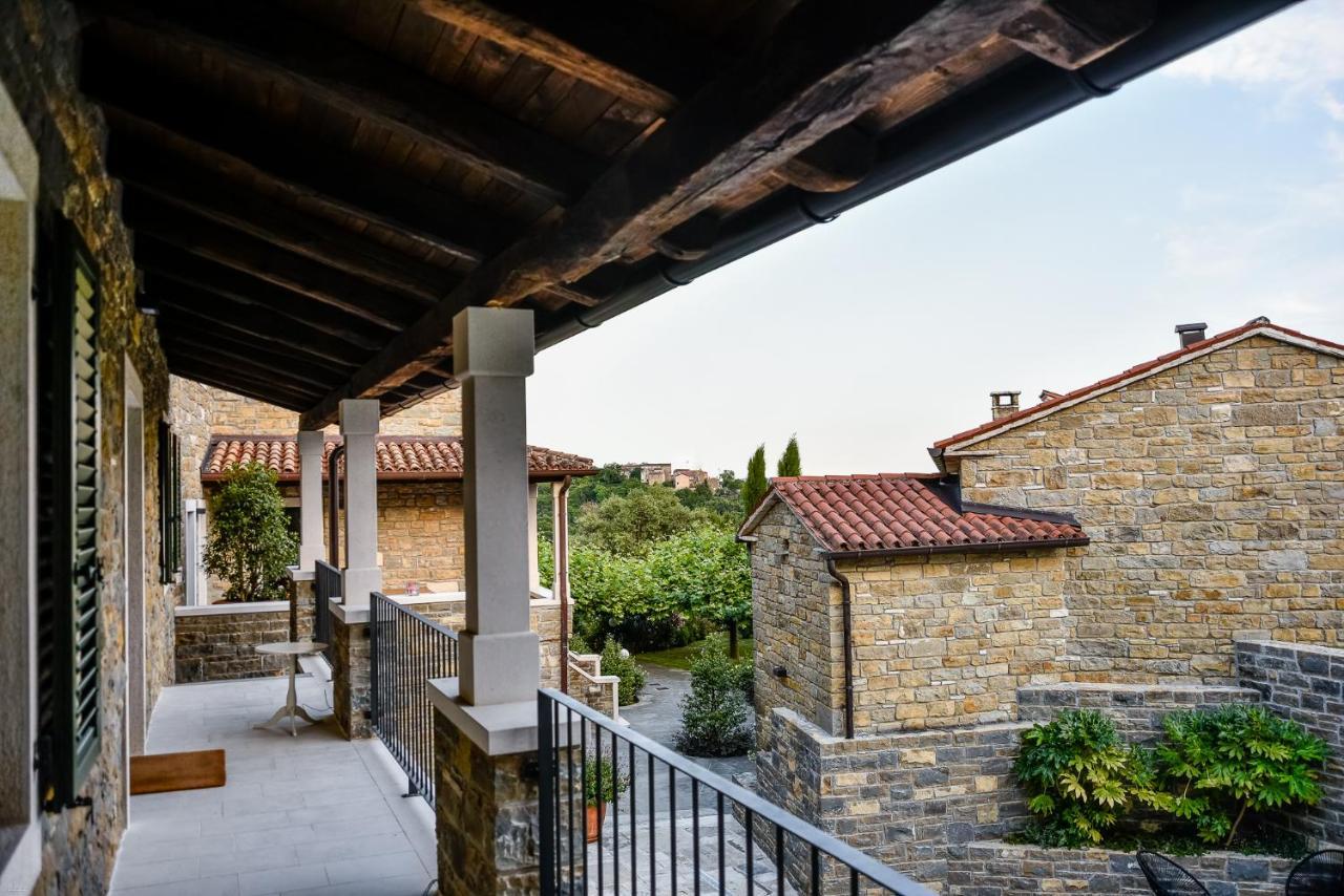 L'Abbraccio Della Quercia Apartman Momjan Kültér fotó