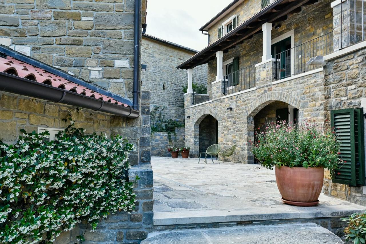 L'Abbraccio Della Quercia Apartman Momjan Kültér fotó