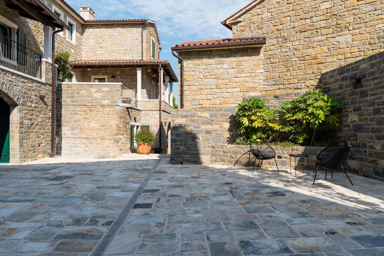 L'Abbraccio Della Quercia Apartman Momjan Kültér fotó
